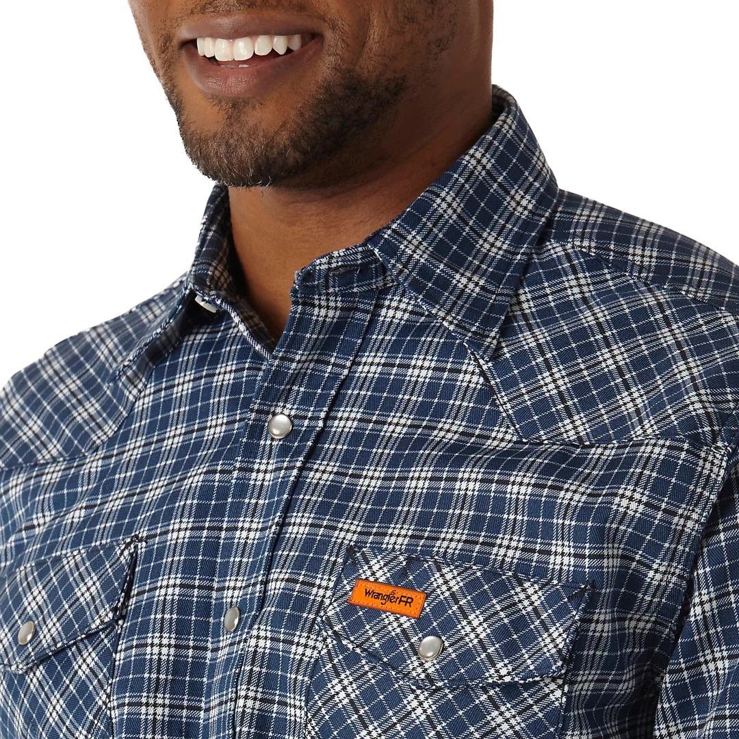 Wrangler Men's Flame Resistant Plaid Long sleeve Snap Work Shirt - Image 3